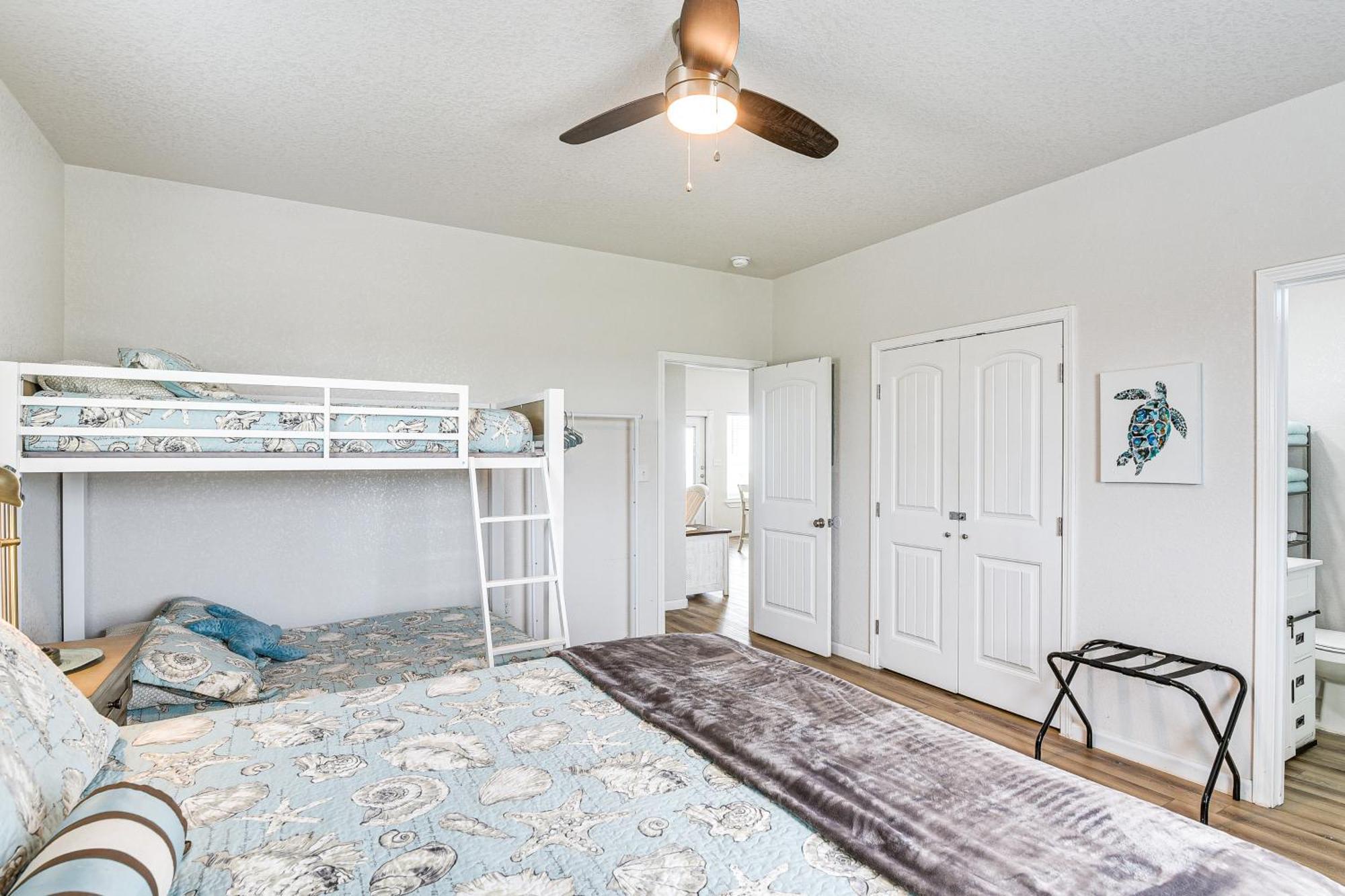 Beachfront Texas Retreat - 2 Decks, Patio And Views! Surfside Beach Exterior photo
