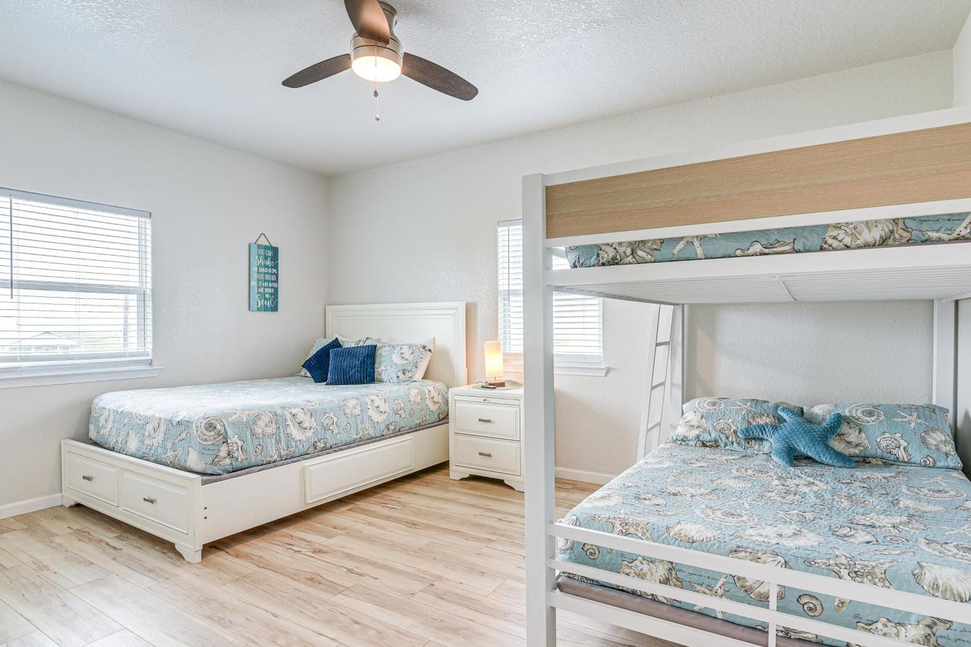 Beachfront Texas Retreat - 2 Decks, Patio And Views! Surfside Beach Exterior photo