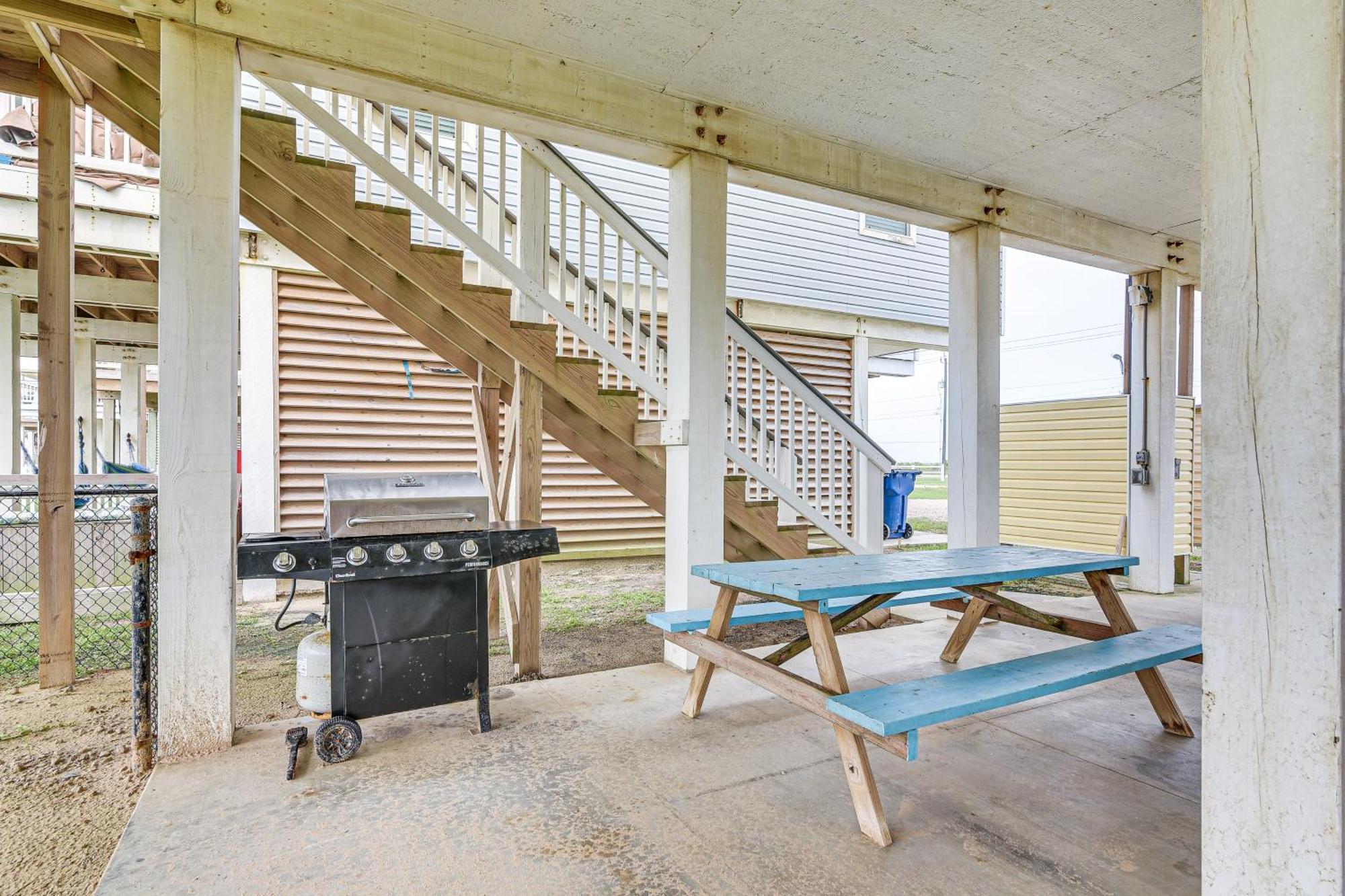 Beachfront Texas Retreat - 2 Decks, Patio And Views! Surfside Beach Exterior photo
